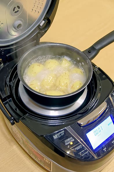 Мультикухня Redmond RMC-FM230