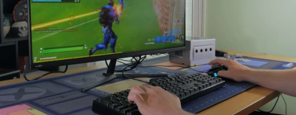 Видеоблогер поместил игровой компьютер в игровую консоль