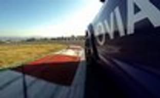 Необычное состязание между прогеймером и реальным гонщиком