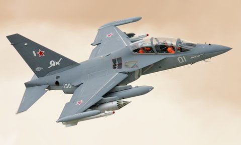 Учебно-боевой самолет Як-130