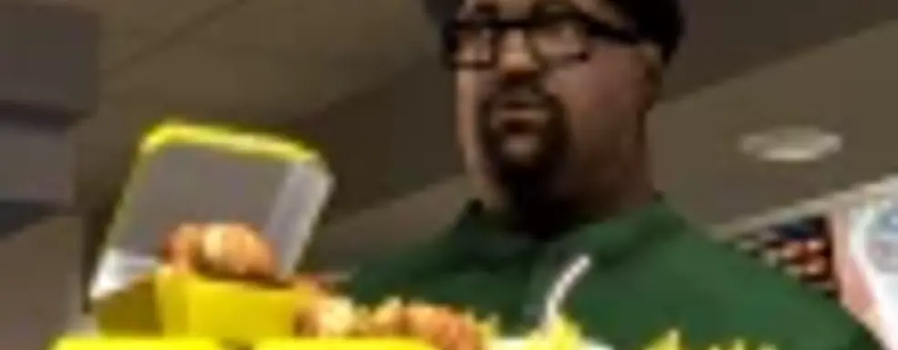 Джефф Голдблюм делает знаменитый заказ Биг Смоука из Grand Theft Auto: San Andreas