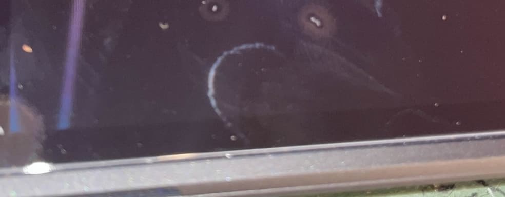 Первые владельцы Switch 2 в ярости из-за дыр в экране, которые проделал магазин