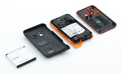Обзор Sony Ericsson Xperia Active. Коммуникатор со снятыми крышками