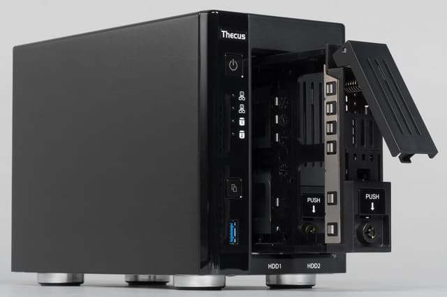 Конструкция Thecus N2810 Конструкция Thecus N2810