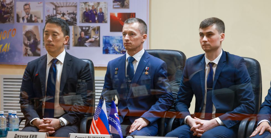 экипаж корабля «Союз МС-27»