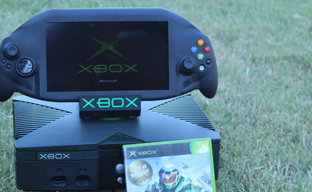 Моддер собрал полноценную портативную версию Xbox и показал результат