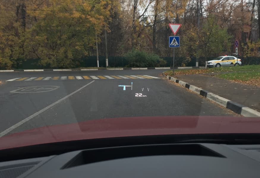 Подсказки навигационной системы на проекционном дисплее