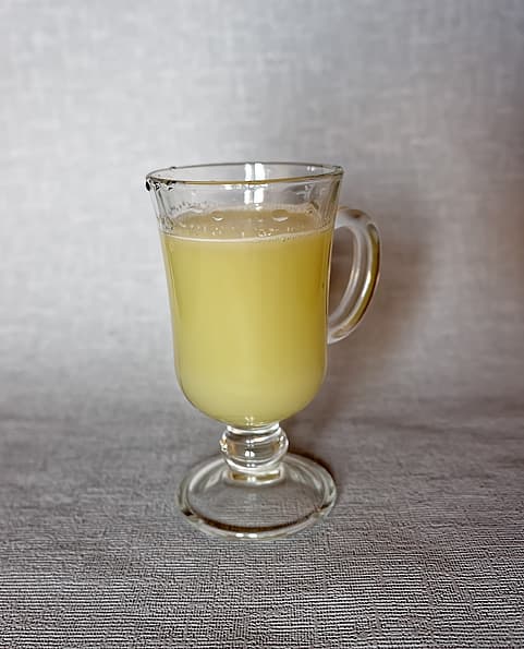 Центробежная соковыжималка Redmond RJ-M906