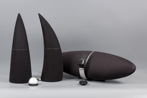 Участники обзора Edifier E30 Spinnaker и Bowers&Wilkins Zeppelin Air