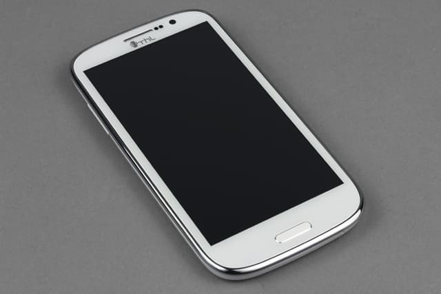 Внешний вид коммуникатора Обзор ThL W8. Внешний вид коммуникатора