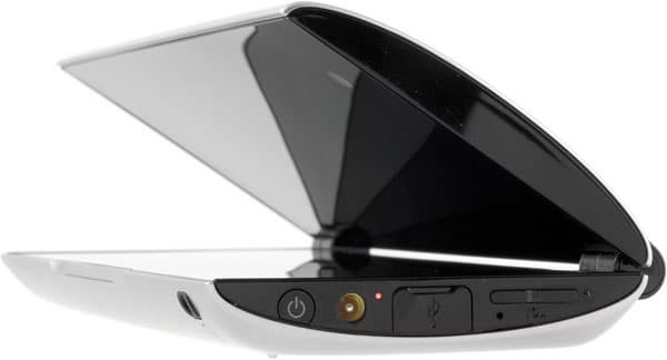 Внешний вид правой стороны открытого планшета Sony Tablet P