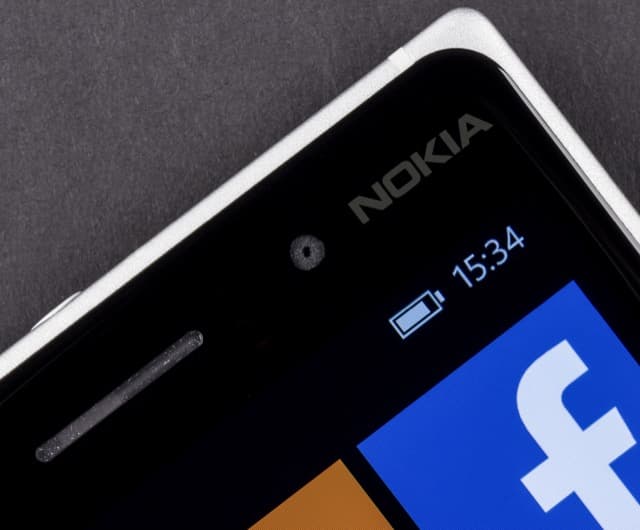 Верхняя часть лицевой панели Nokia Lumia 830