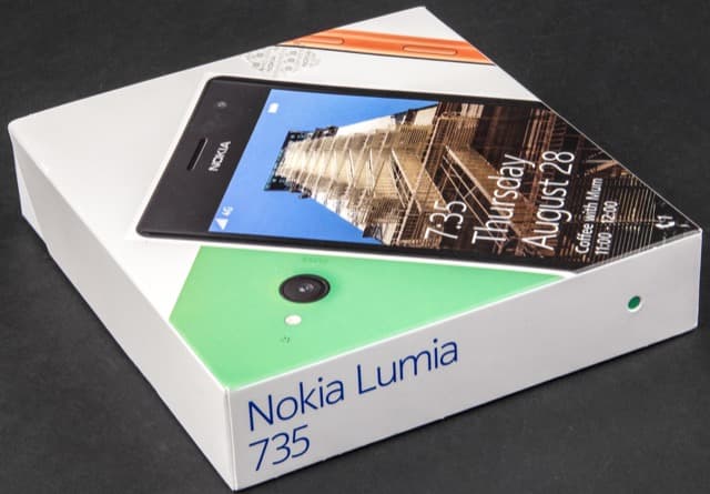 Упаковка Nokia Lumia 735