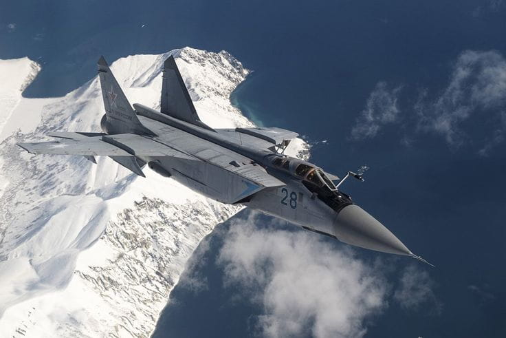 МиГ-31 предназначен для уничтожения воздушных целей в приграничных и внутренних районах России. Он является первым в мире боевым самолетом, способным перехватывать низколетящие крылатые ракеты на больших расстояниях