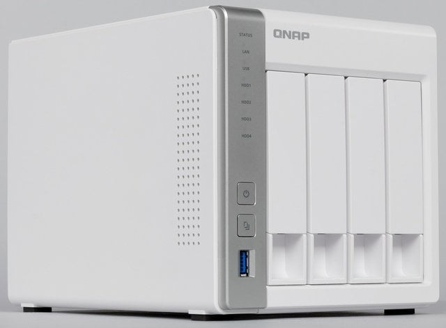 Внешний вид QNAP D4