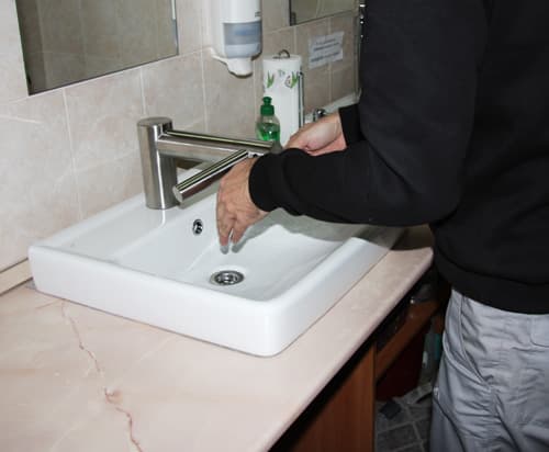 Сушилка для рук Dyson Airblade Tap AB09. Установка Сушилка для рук Dyson Airblade Tap AB09. Установка