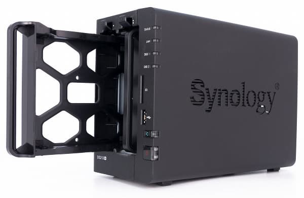 Внешний вид Synology DS213+ Внешний вид Synology DS213+